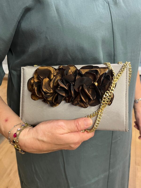POCHETTE AURORA MAMILLA taffetà CON fiore